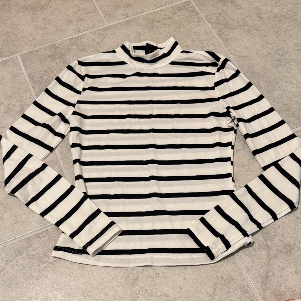 SHEIN Black and White Striped Long Sleeve Top